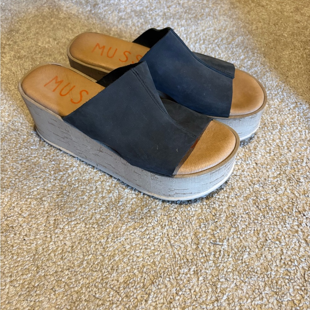 Musse & Cloud Black and Tan Platform Sandals